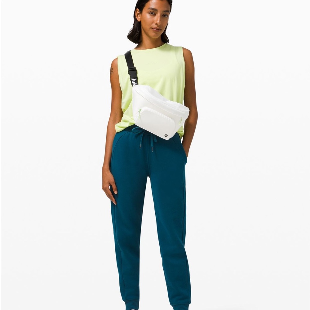 The Rest is Written Belt Bag 3L